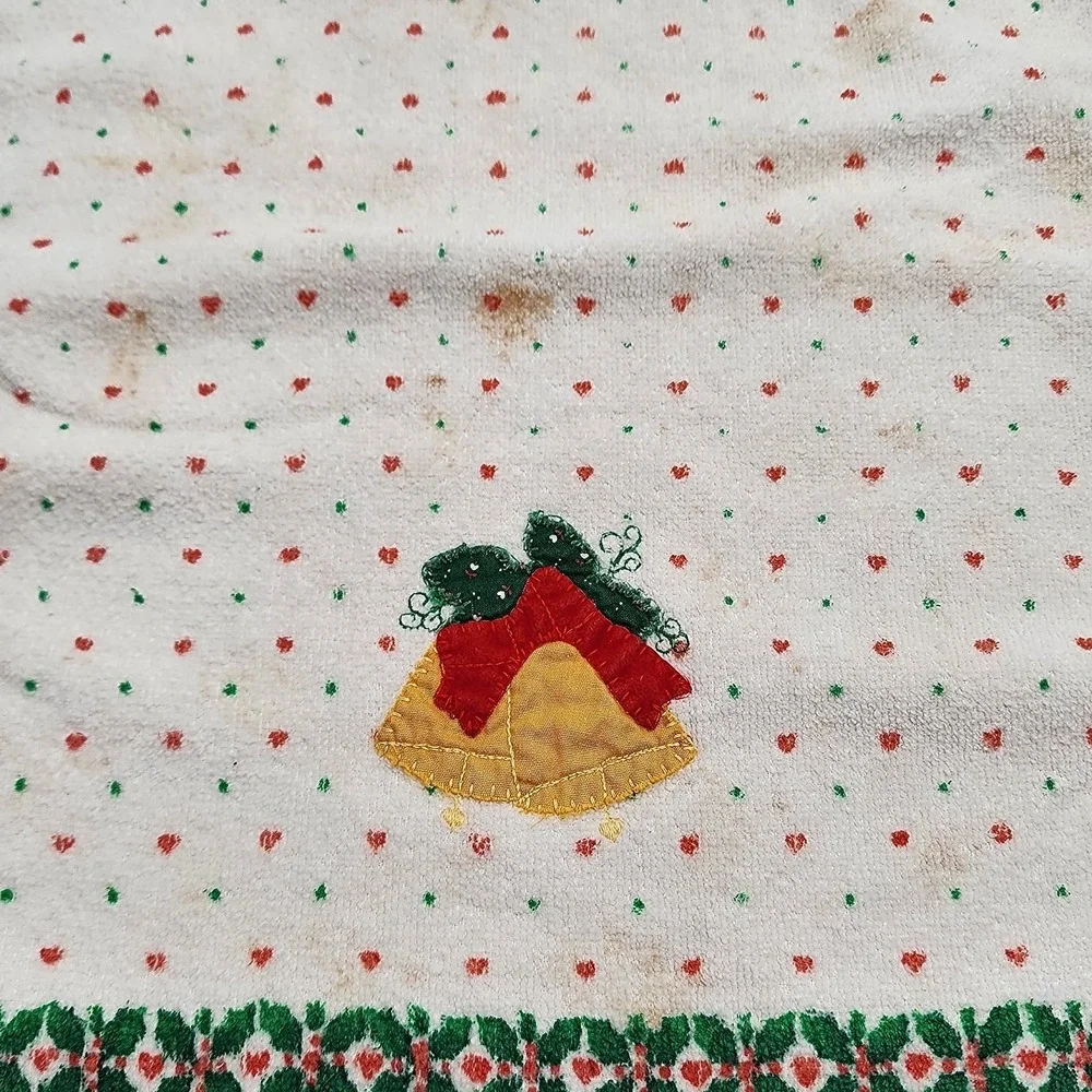 Vintage Cannon Christmas Themed Hand Towels Lot of 4 24x14 Cat Bells Wreath Snow